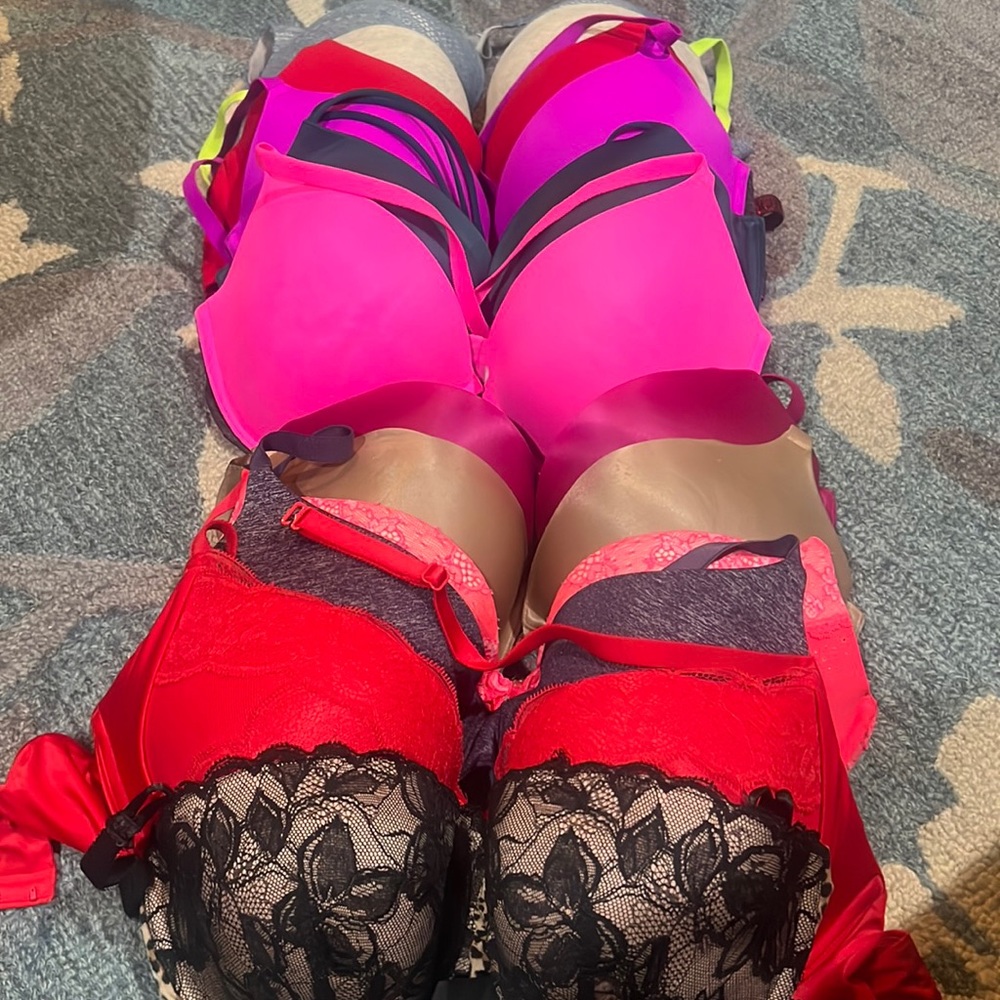Victoria Secrets bundle of bras
